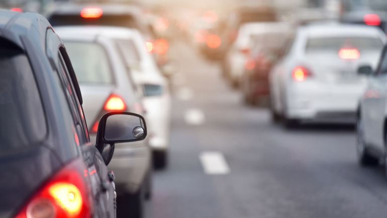 Fermeture de la E403 à Estaimpuis : un camion s'est couché sur la chaussée