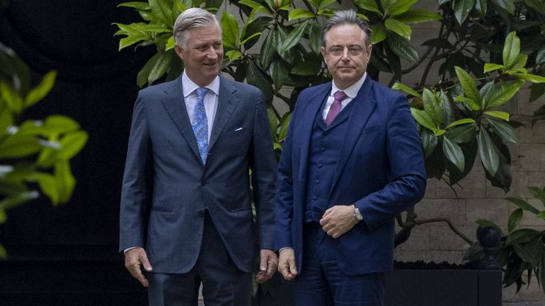 Formation du gouvernement fédéral : le formateur Bart De Wever est arrivé au palais, après une journée entre négociateurs