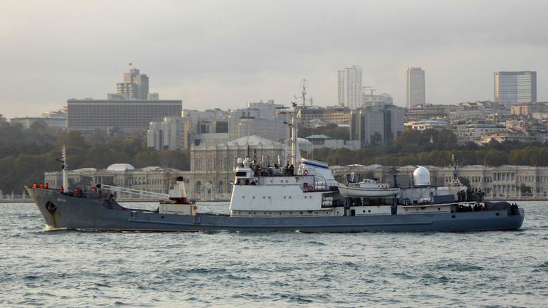 La russie riposte par des coups de semonce contre un destroyer britannique présent dans ses eaux territoriales