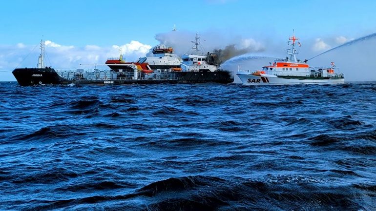 Allemagne : un pétrolier a pris feu vendredi en mer Baltique, au large du port de Rostock en Allemagne, 7 marins secourus