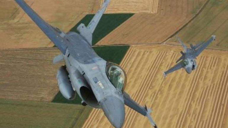 Douze F-16 belges vont opérer durant trois semaines depuis la Bretagne