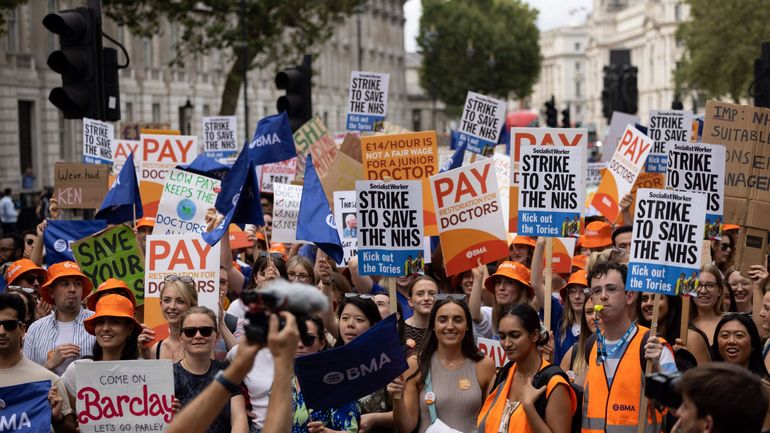 Royaume-Uni : vers une grève inédite des différentes catégories de médecins
