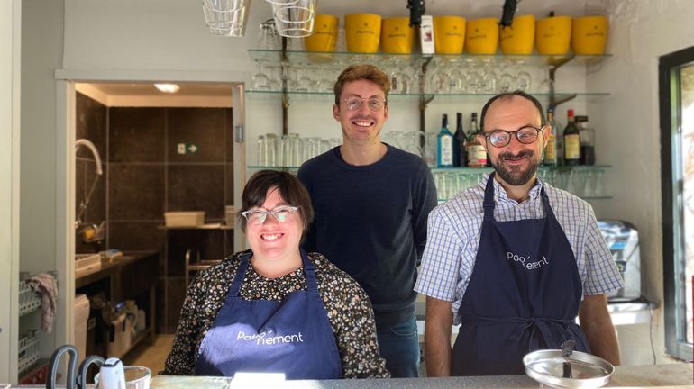 Des économies d'éclairage et de chauffage, mais pas de sourire dans ce restaurant tournaisien