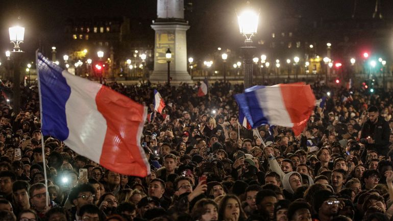 Coupe du Monde 2022 : des milliers de supporters acclament les Bleus place de la Concorde à Paris