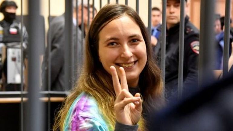 Guerre en Ukraine : une artiste russe condamnée à 7 ans de prison pour avoir dénoncé l'offensive en Ukraine
