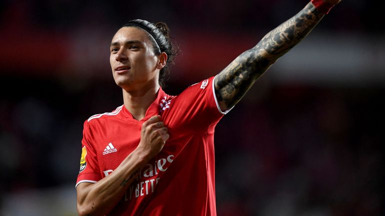 Qui est Darwin Nuñez, la nouvelle recrue phare de Liverpool présentée comme le "nouveau Cavani"?