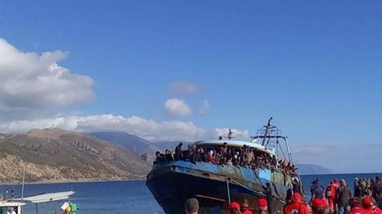 Grèce : des centaines de migrants ont accosté en Crète après une opération de sauvetage en mer