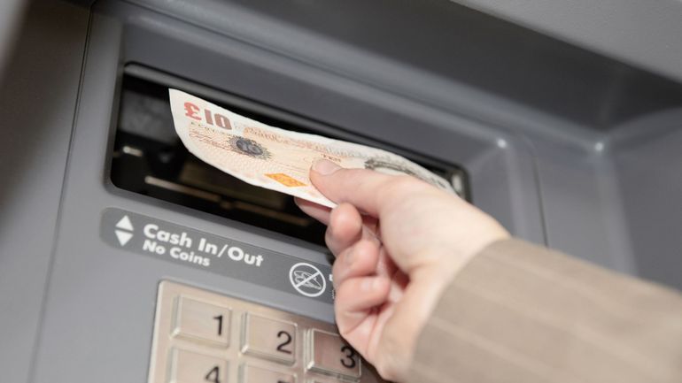 Les banques britanniques s'exposent à une amende si elles ferment des distributeurs isolés