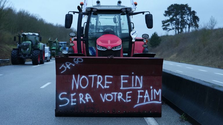 France : deux autoroutes fermées sur près de 400 km suite aux actions des agriculteurs