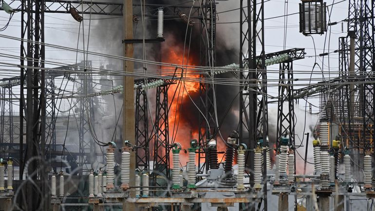 Guerre en Ukraine : au moins cinq morts et des coupures d'électricité après des frappes russes visant des infrastructures énergétiques ukrainiennes