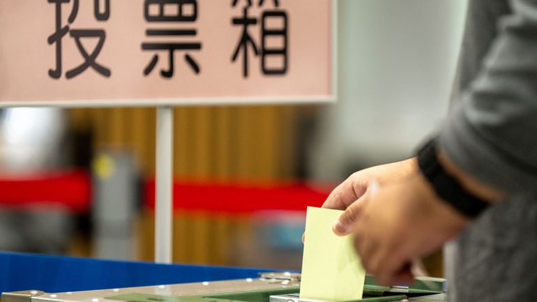 Le parti au pouvoir au Japon perd sa majorité, celle de sa coalition en suspens