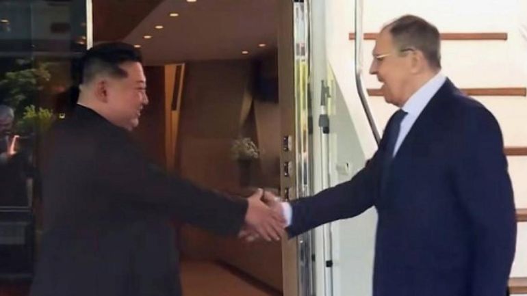 Guerre en Ukraine : Kim Jong Un assure Sergueï Lavrov de son soutien 