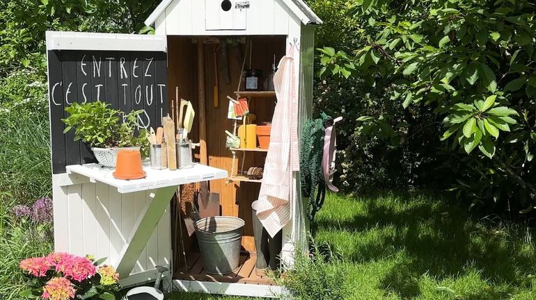 Transformer une armoire en cabane de jardin 