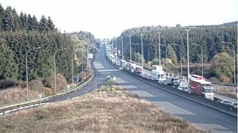 Circulation normalisée dans le chantier de Léglise vers le Luxembourg