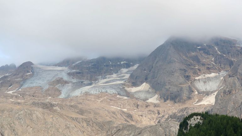Effondrement d'un glacier dans les Alpes italiennes : une quinzaine de personnes toujours portées disparues