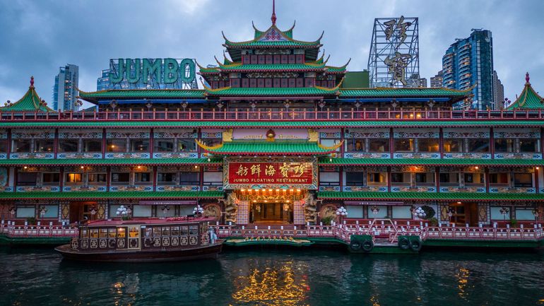 Chine : alors qu'il voguait vers d'autres eaux, l'iconique restaurant flottant 