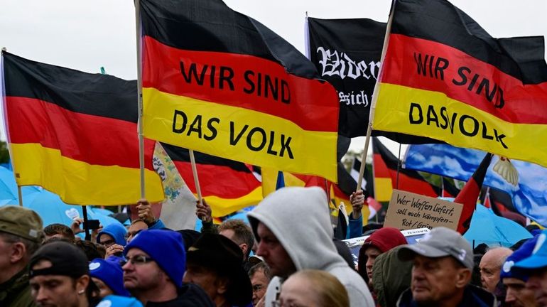 Allemagne : environ 8000 manifestants d'extrême droite marchent contre l'inflation et le gouvernement Scholz à Berlin