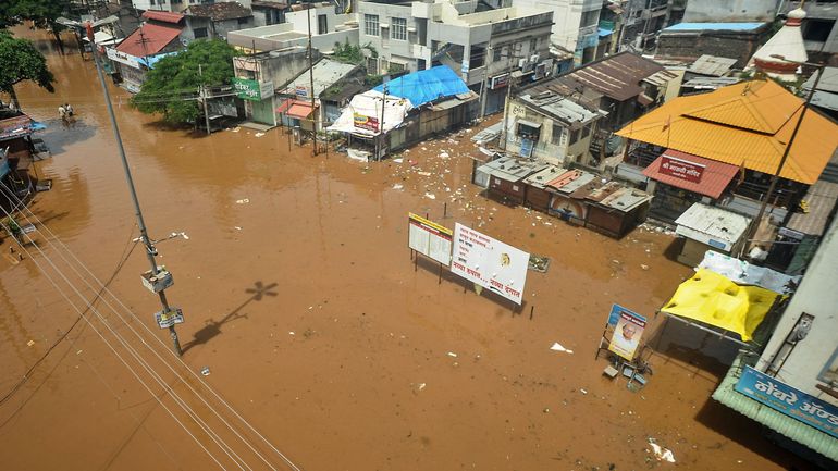 Intempéries en Inde : le nettoyage commence après les pluies diluviennes