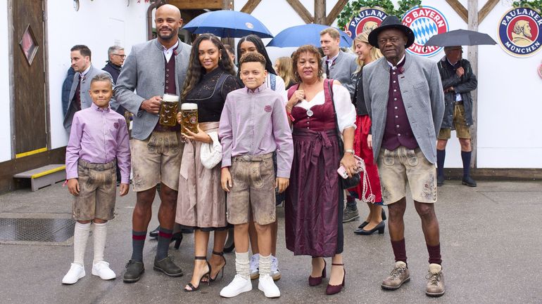 Vincent Kompany savoure son incroyable début de saison, en famille à l’Oktoberfest de Munich
