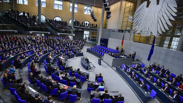 Élections en Allemagne : vers un nombre record de sièges au Parlement allemand