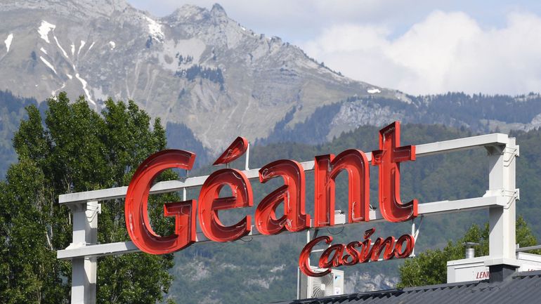 France : la chaîne de distribution Casino annonce céder plus d'une centaine de magasins à Intermarché