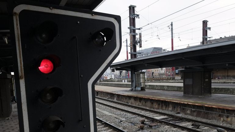 Vol de câbles : le trafic ferroviaire est interrompu entre Charleroi-Central et Erquelinnes