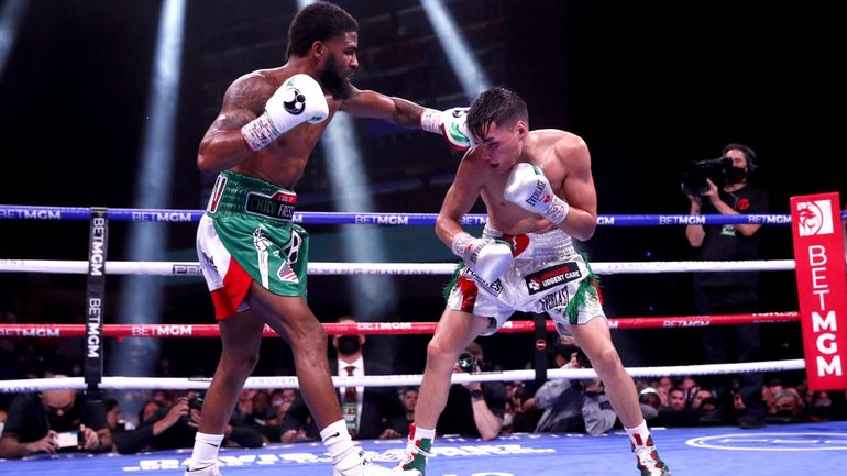 Boxe : Stephen Fulton unifie les ceintures WBO et WBC en super-coqs, George Kambosos Jr. unifie les ceintures chez les légers