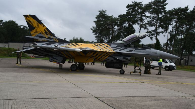 Un nouveau F-16 à la livrée tigrée pour le 70e anniversaire de la 31e escadrille de la force aérienne