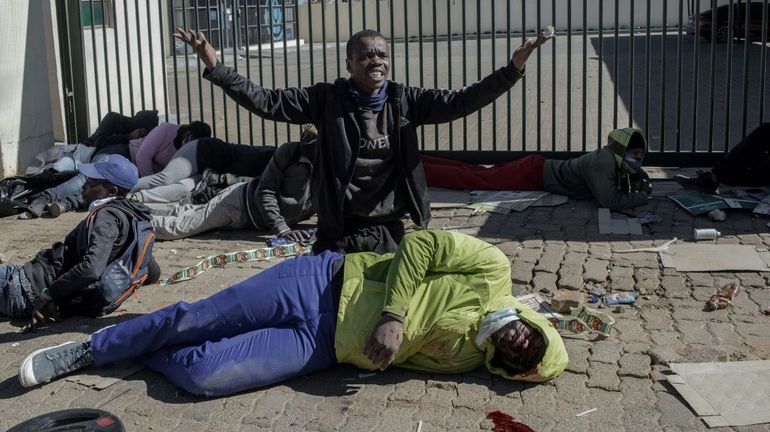 Afrique du Sud: au moins 45 morts, pillages toujours en cours à Soweto