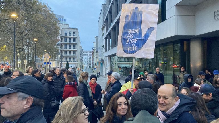 Guerre Israël-Gaza : rassemblement contre l'antisémitisme devant le consulat de France à Bruxelles