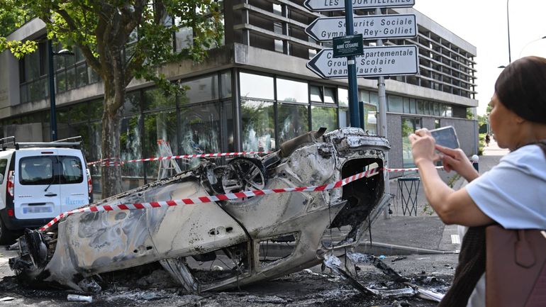 Violences urbaines: 875 interpellations en France dans la nuit de jeudi à vendredi
