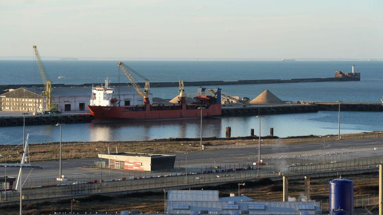 Des pêcheurs bloquent le port de Boulogne contre un projet européen restreignant la pêche