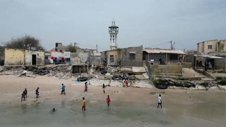 Au Sénégal, une ville côtière risque de disparaître à cause de la montée des eaux