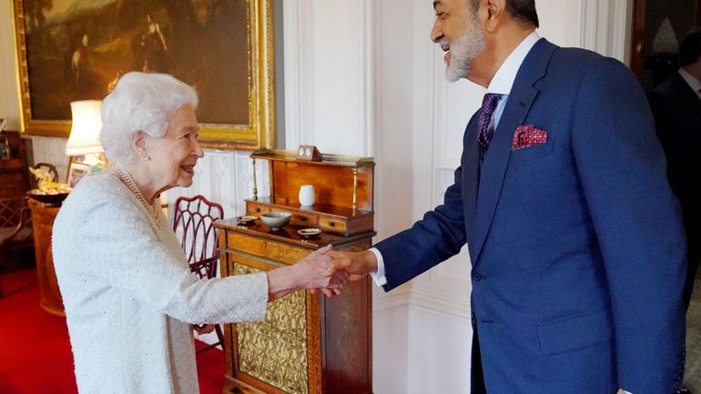 Elizabeth II reçoit le sultan d'Oman en personne