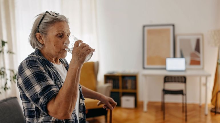 Les ainés face à la déshydratation : les personnes âgées perdent naturellement la sensation de soif