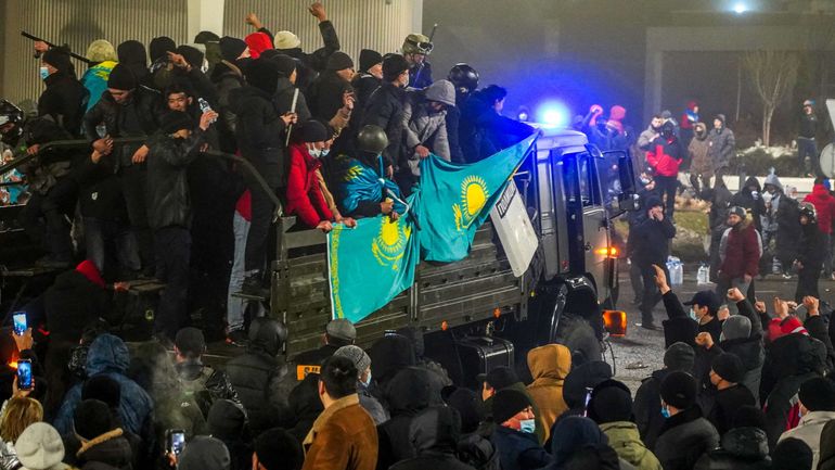 Plus de 5000 arrestations et au moins 164 personnes tuées dans les émeutes après des troubles au Kazakhstan