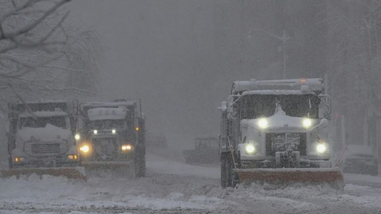 Tempête de neige aux Etats-Unis : des automobilistes bloqués sur une autoroute depuis 24 heures