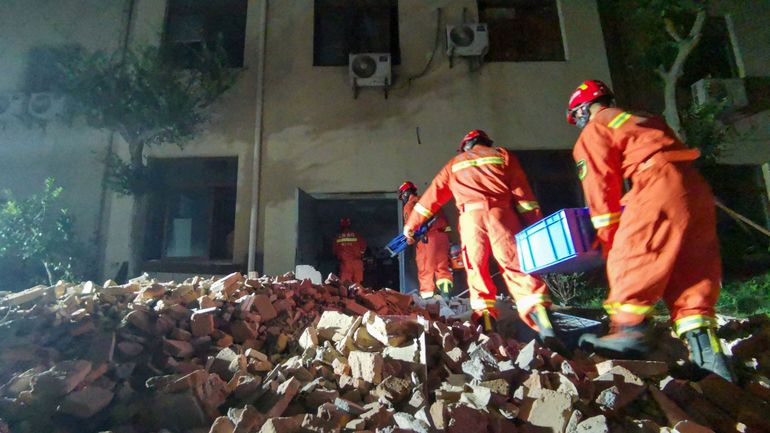 Un hôtel s'effondre en Chine : 17 morts, selon un bilan définitif
