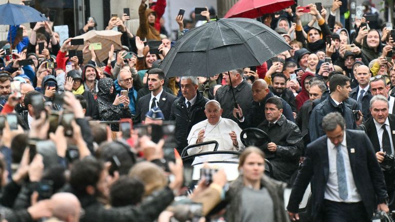 Bain de foule du pape François à Louvain : environ 6.000 personnes présentes, pas d'incidents majeurs, une action étouffée dans l'Suf