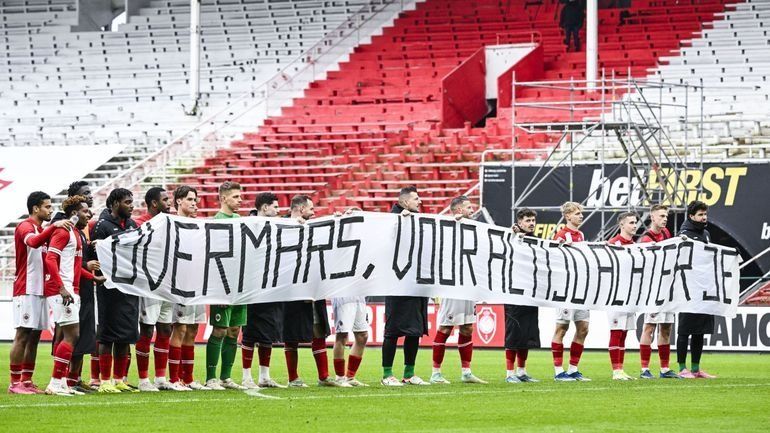 Banderole en soutien à Overmars: "Les joueurs n'auraient pas dû le soutenir de cette façon"