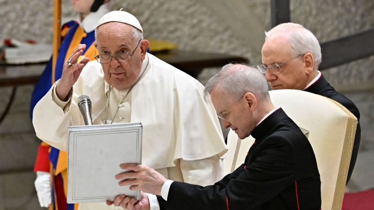 Le Vatican donne son accord, sous conditions, à la bénédiction des couples de même sexe et des couples 