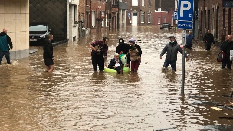 Habitants évacués, trains à l'arrêt, plusieurs disparus : les inondations frappent la Belgique (direct)