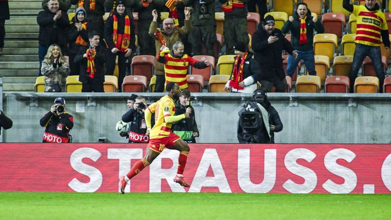 Afimico Pululu réalise un ciseau exceptionnel face au Cercle de Bruges