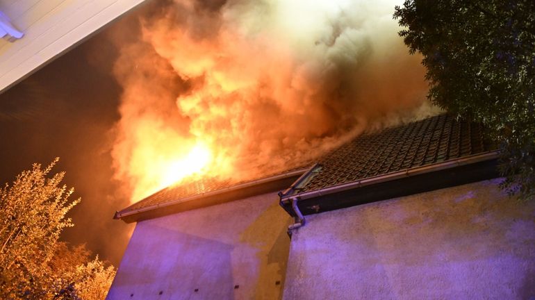 Forest : Une villa squattée complètement détruite par le feu