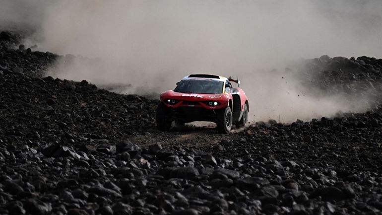 Dakar 2024 : Loeb gagne la 9e étape et grappille sur Sainz, de Mévius solide 4e