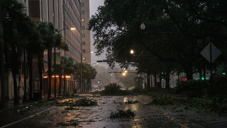 Sans courant, la Louisiane face aux dégâts de l'ouragan Ida