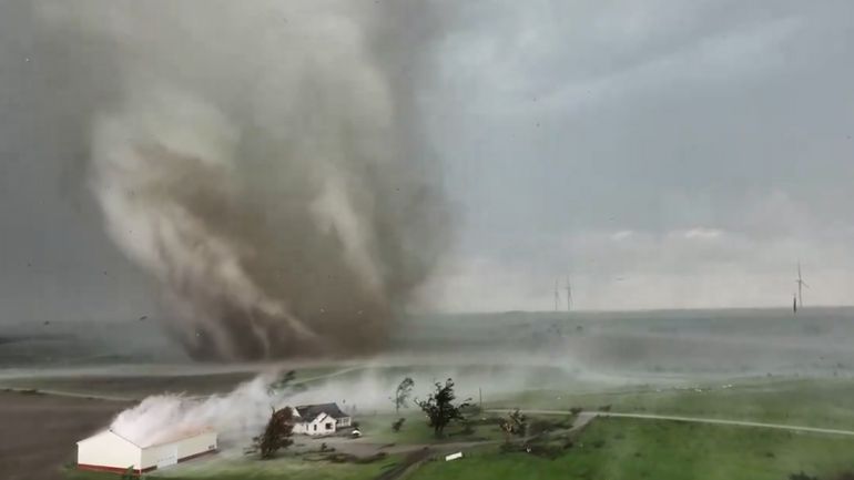 USA : une tornade meurtrière dévaste une ville de l'État américain de l'Iowa, faisant des morts et des blessés