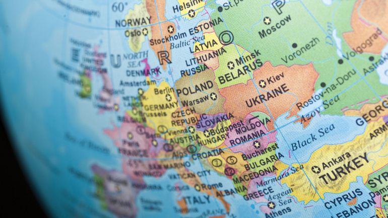 L’Ukraine doit-elle concéder des territoires à la Russie pour obtenir la paix comme le suggère Nicolas Sarkozy ? : "Imbuvable pour la Communauté internationale"