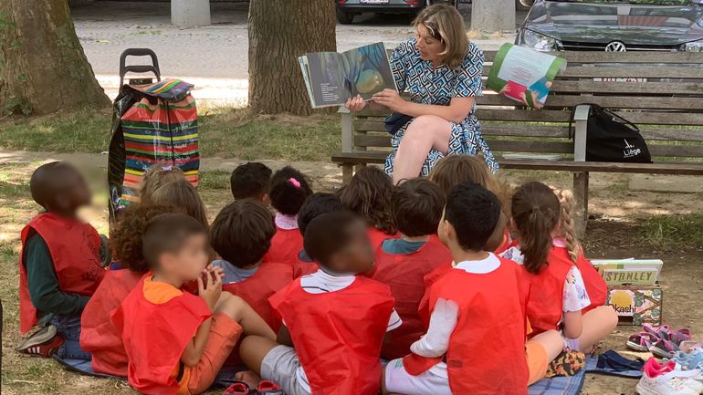 "Lire dans les parcs" : quand les bibliothèques invitent les enfants à prendre l’air