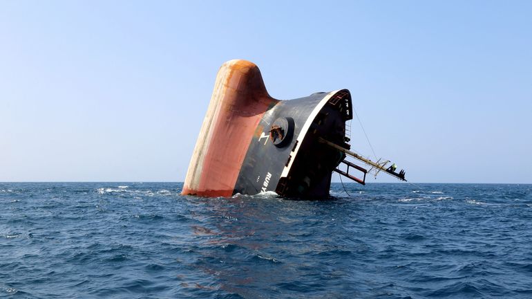 Mer Rouge : l'ancre du cargo Rubymar, coulé par les Houthis, a coupé des câbles sous-marins, selon Washington